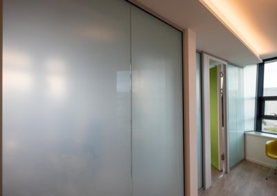 Glasdekorfolie Milchglasfolie Sichtschutz Medical Cube Rosenheim