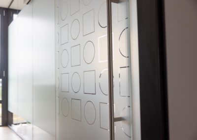 Glasdekorfolie Milchglasfolie Sichtschutz Medical Cube Rosenheim