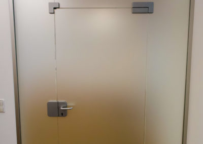 Glasdekorfolie an Glastür