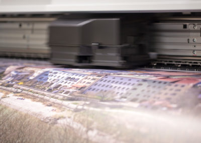 Digitaldrucker beim drucken auf Folie