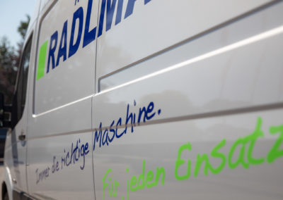 Fahrzeugbeschriftung Autobeschriftung Radlmaier kommunal und Landtechnik Babensham Brei Werbetechnik Wasserburg