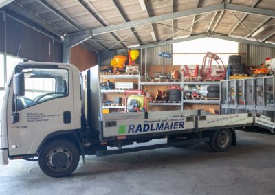Fahrzeugbeschriftung LKW Beschriftung Autobeschriftung Radlmaier kommunal und Landtechnik Babensham Brei Werbetechnik Wasserburg
