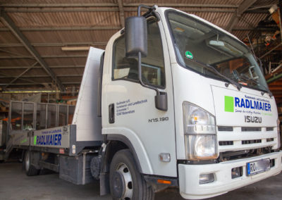 Fahrzeugbeschriftung LKW Beschriftung Autobeschriftung Radlmaier kommunal und Landtechnik Babensham Brei Werbetechnik Wasserburg