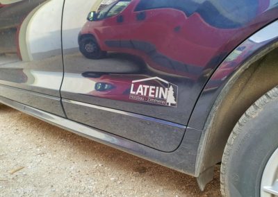Fahrzeugbeschriftung dezent Holzbau Latein Eiselfing