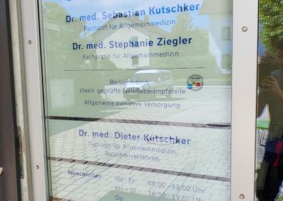 Beschriftung Gemeinschaftspraxis Kutschker Rott