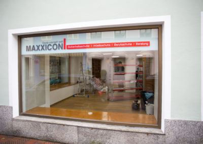 Schaufensterbeschriftung Maxxicon Wasserburg