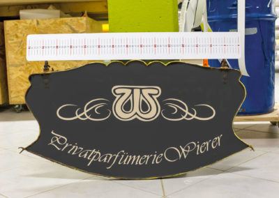 Beschriftung Schild Parfümerie Wierer Wasserburg