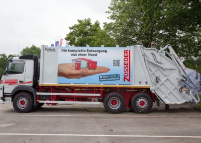 Schilder an Zosseder Müllwagen
